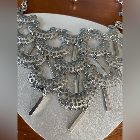 Vintage 1970s Sarah Coventry Charisma Silver Bib Necklace & Earrings Set Signed - Picture 4 of 10